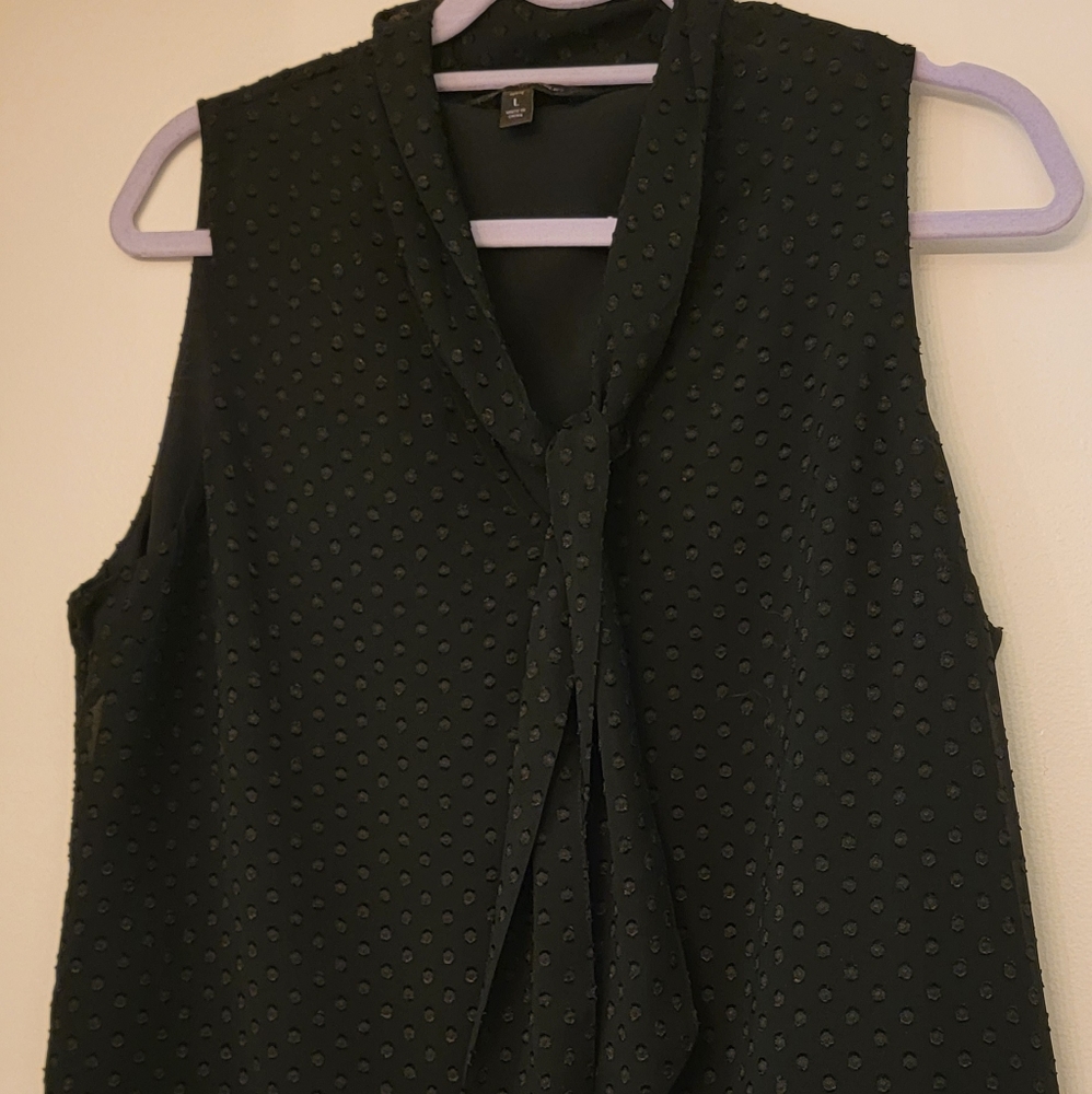Large Black patterned Banana Republic Sleeveless V-neck blouse